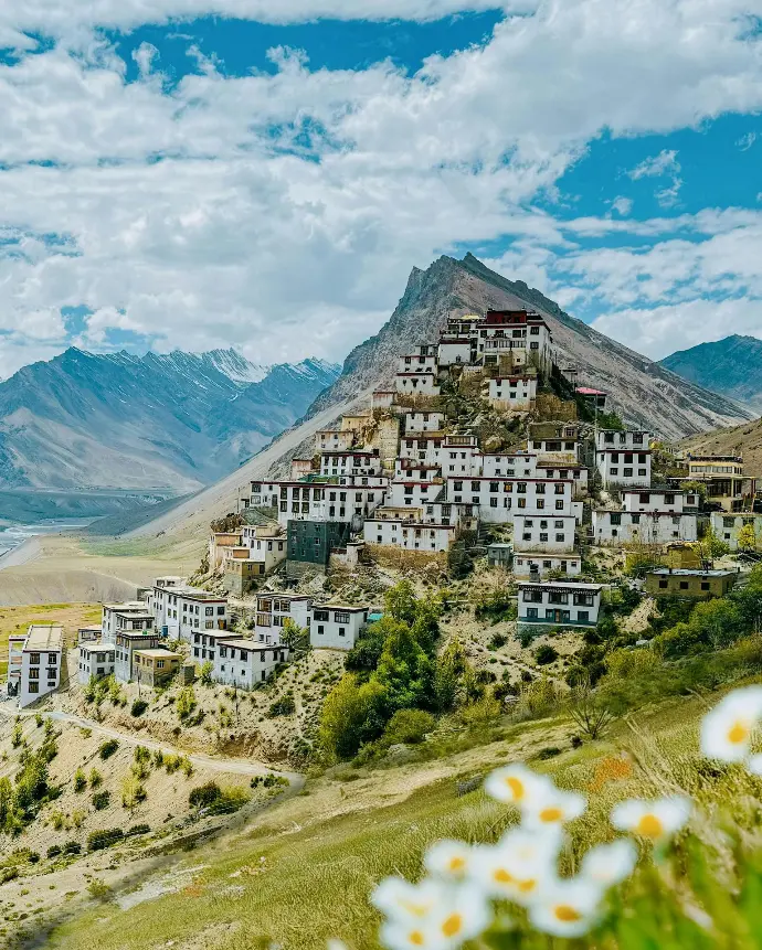 Rugged Spiti valley with river flowing through rocky mountain landscape – Mountain Junkey