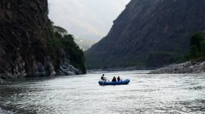 Scenic Sutlej River flowing through Tattapani valley near Shimla – Mountain Junkey