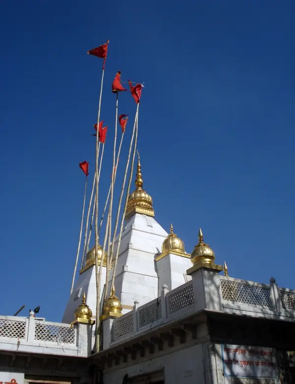 Naina Devi Temple main entrance with devotees - Mountain Junkey